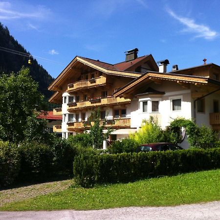 Apart Austria Aparthotel Mayrhofen Exterior photo