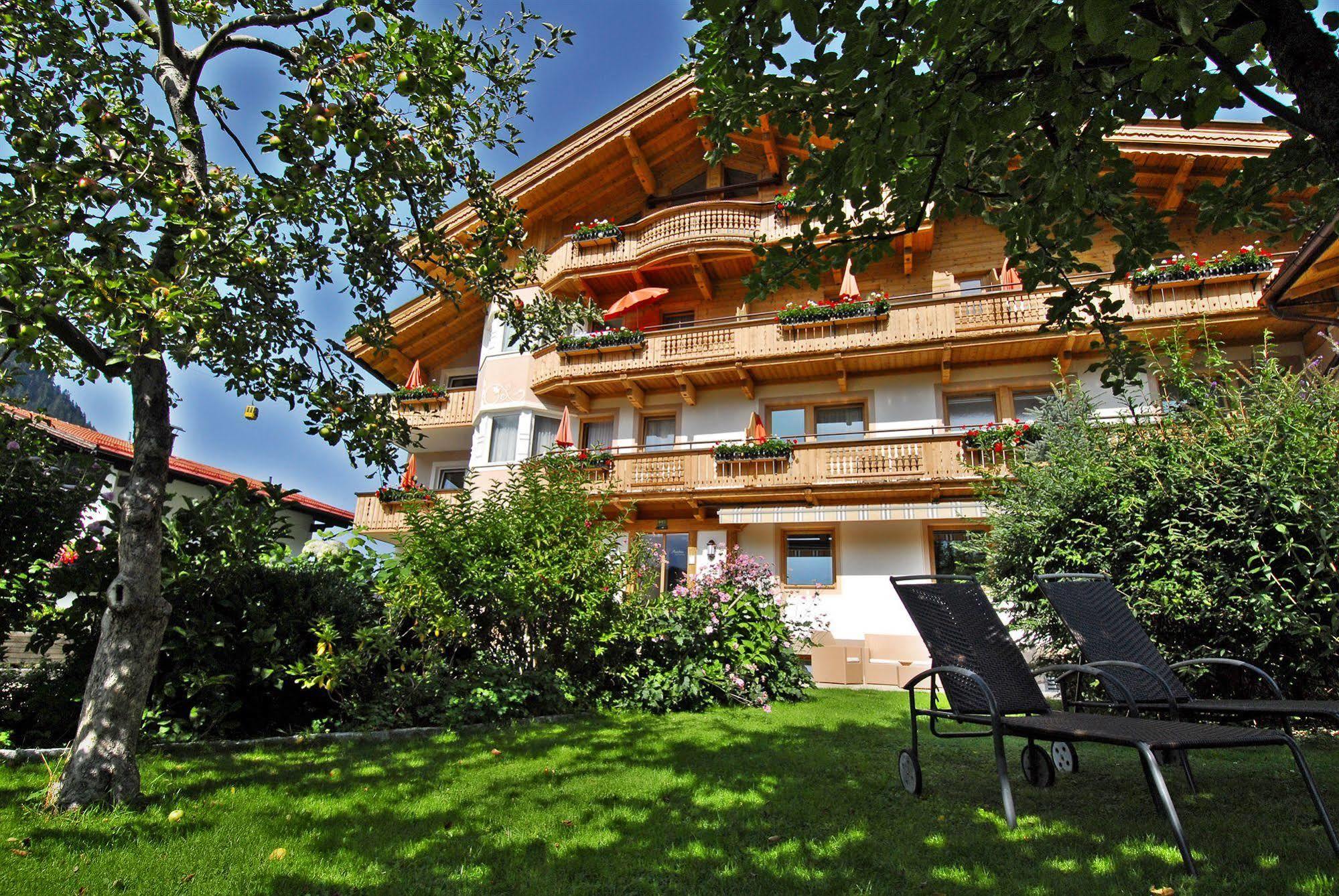 Apart Austria Aparthotel Mayrhofen Exterior photo