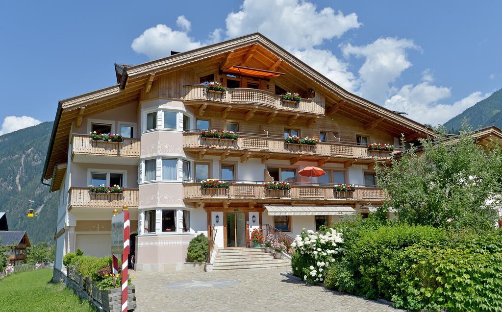 Apart Austria Aparthotel Mayrhofen Exterior photo